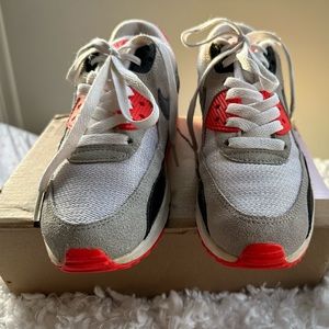 Nike Air Max 90 classic size 4.5 Youth